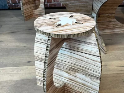 Tabouret impression en carton alvéolaire