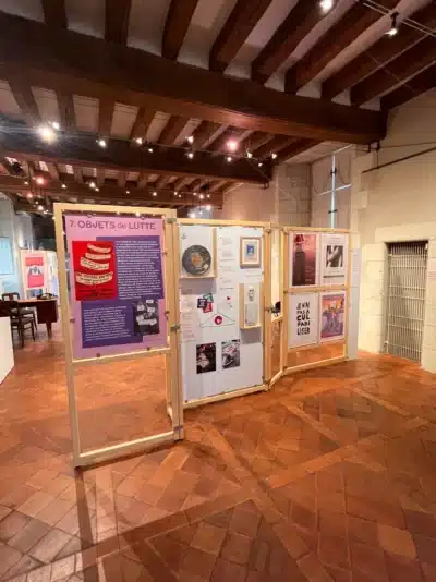 Exposition « Objets de choix » à Angers : impression de panneaux dibond et cartels PVC